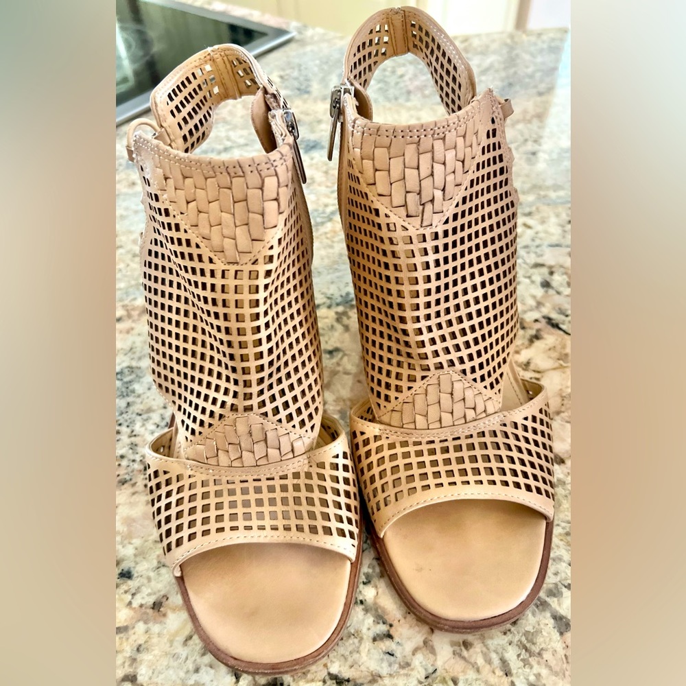 Vince Camuto Kampbell Sandals, size: 9